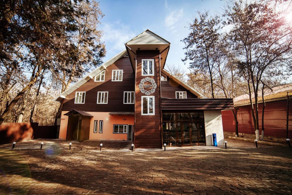 Izum Hotel Oš Esterno foto
