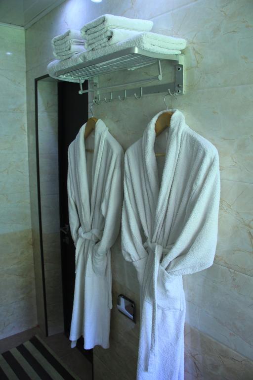 Izum Hotel Oš Esterno foto